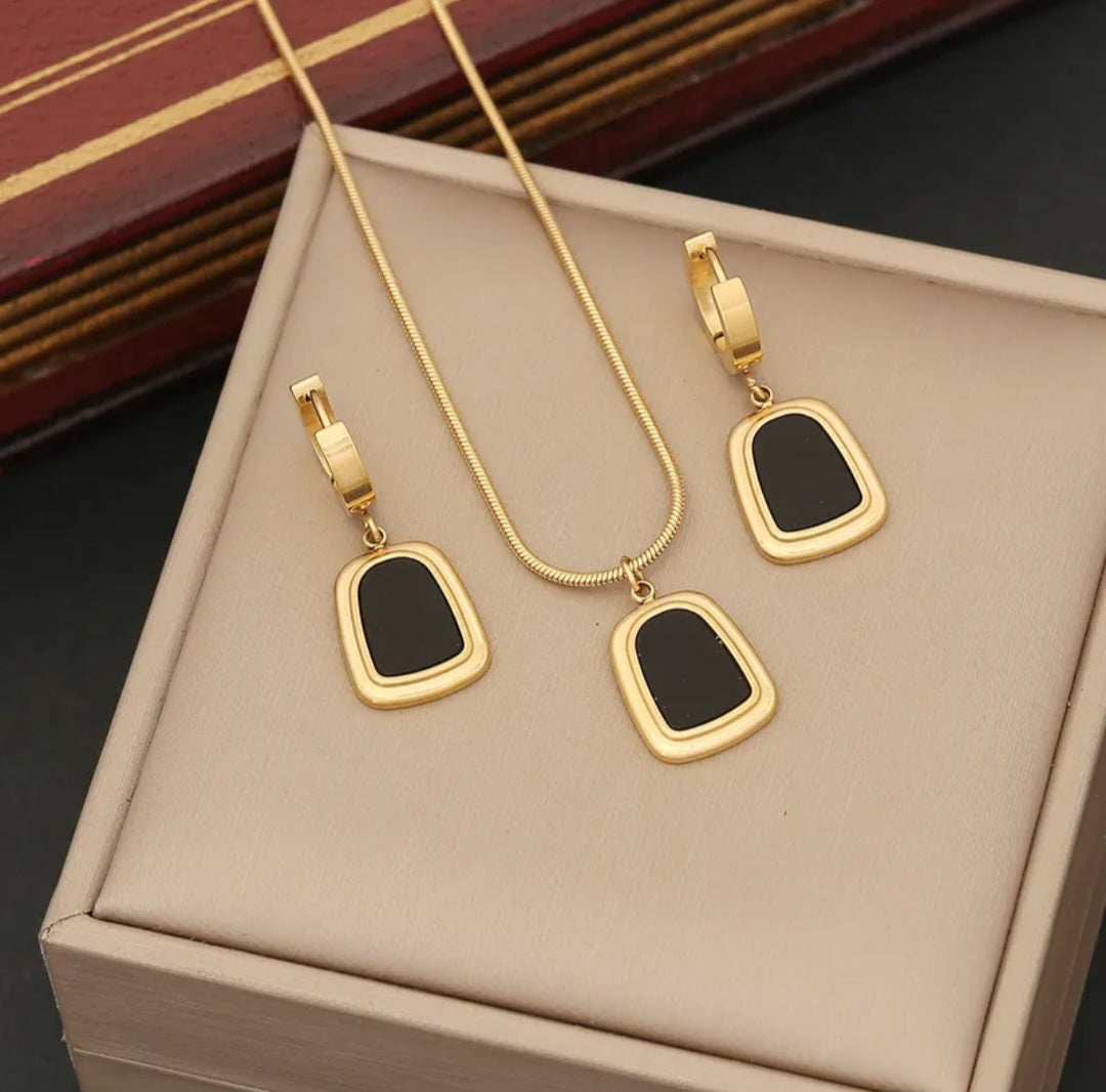 Set - Collana e orecchini placcati in oro 18k