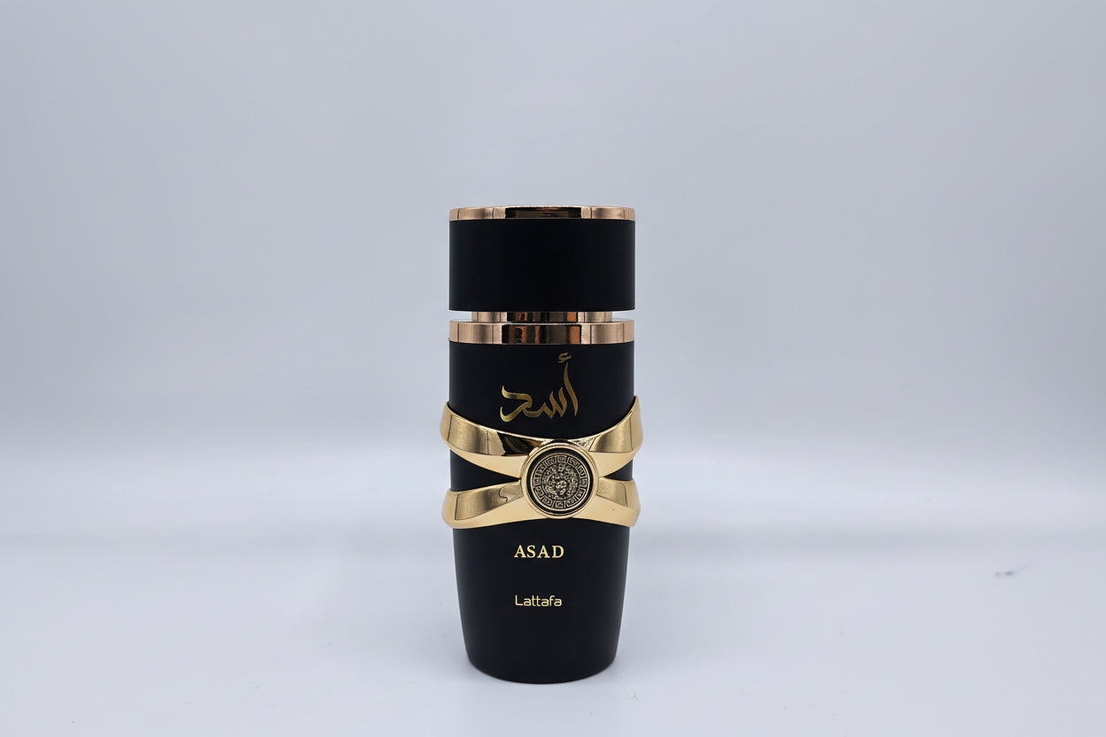 Lattafa Asad profumo orientale speziato 100ml angolazione bottiglia elegante uomo
