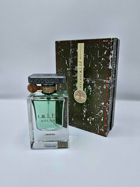 Dettaglio bottiglia Lattafa Atlas profumo acquatico legnoso fresco
