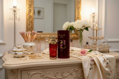 Dettaglio bottiglia Lattafa Mayar Cherry Intense profumo ciliegia cacao vaniglia
