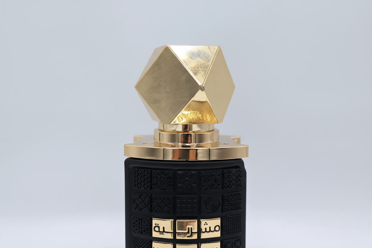 Mashrabya Lattafa dettaglio tappo etichetta craftsmanship eau de parfum luxury
