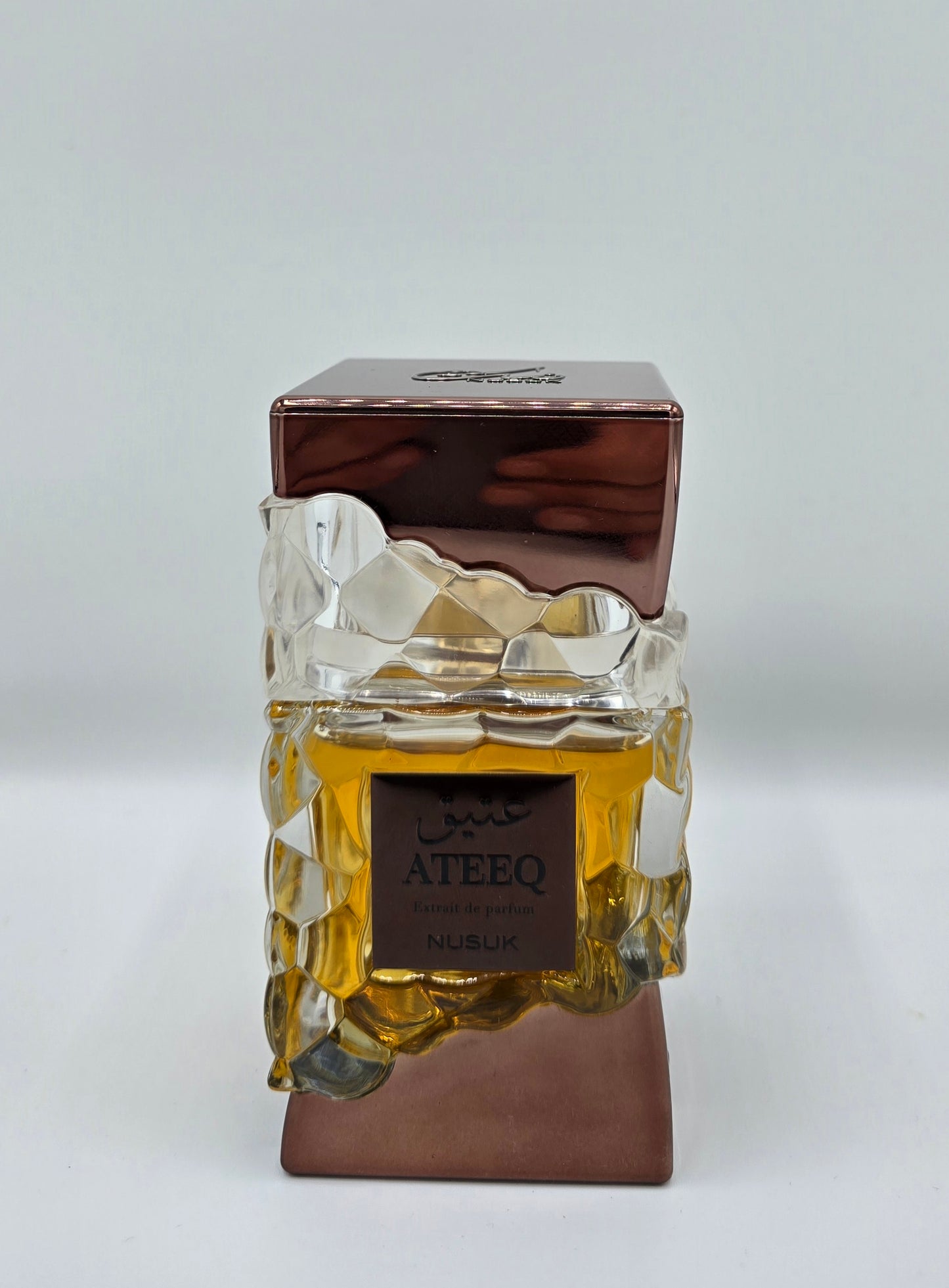 Nusuk Ateeq profumo orientale unisex 2025 longevità 10 ore sillage potente
